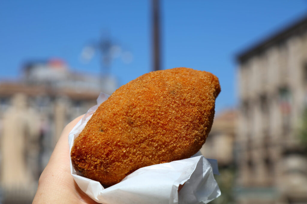 Roman street food tasted on a golf cart tour with food and wine